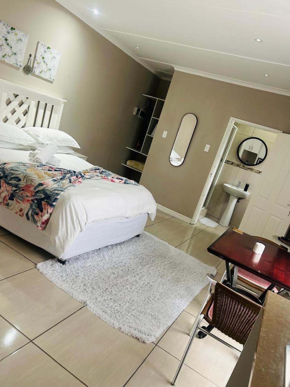 Hidden Bliss Guesthouse East London Room photo