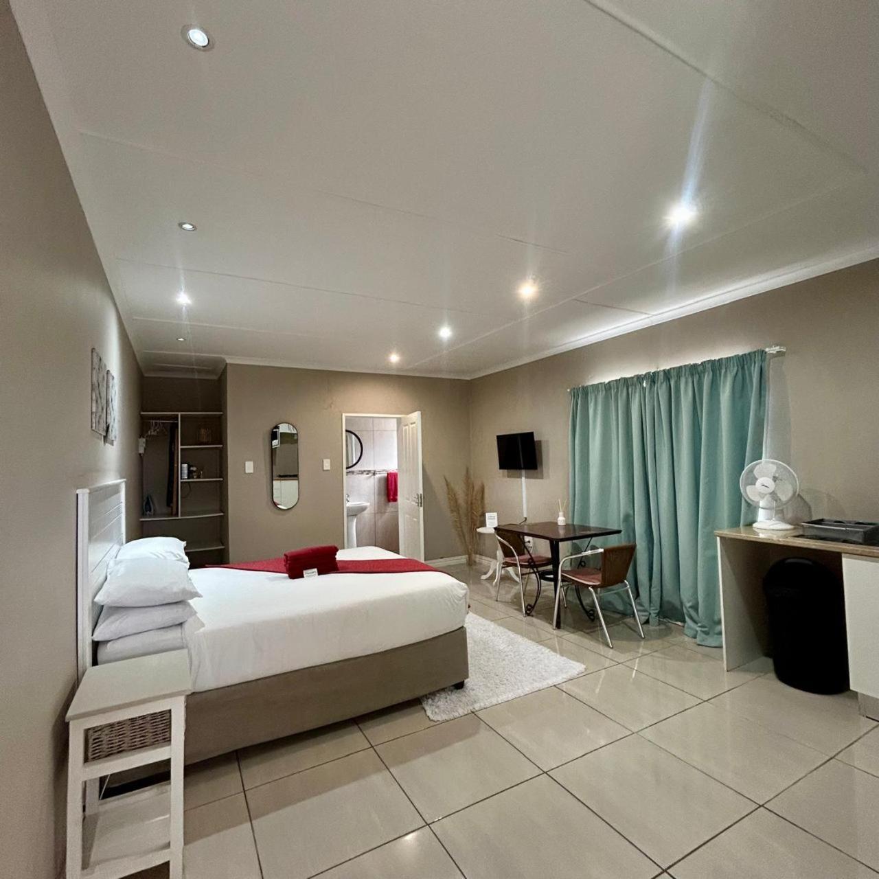 Hidden Bliss Guesthouse East London Room photo
