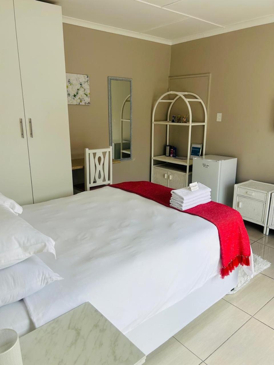 Hidden Bliss Guesthouse East London Room photo