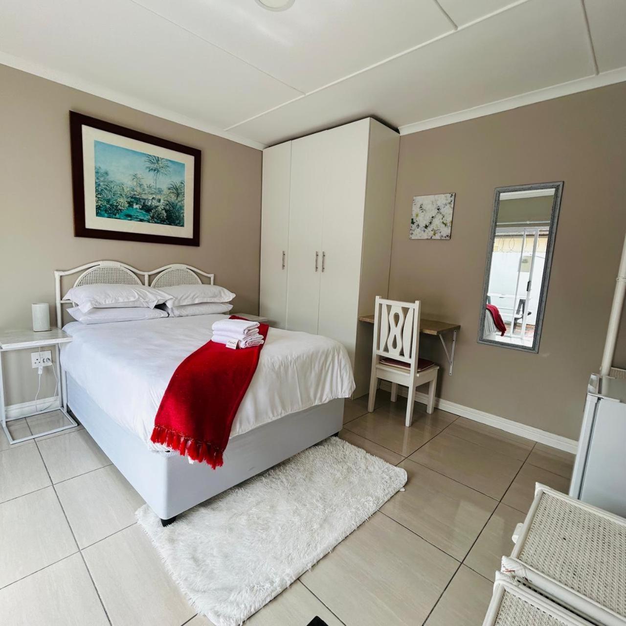 Hidden Bliss Guesthouse East London Room photo
